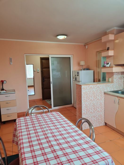 Închiriez apartament