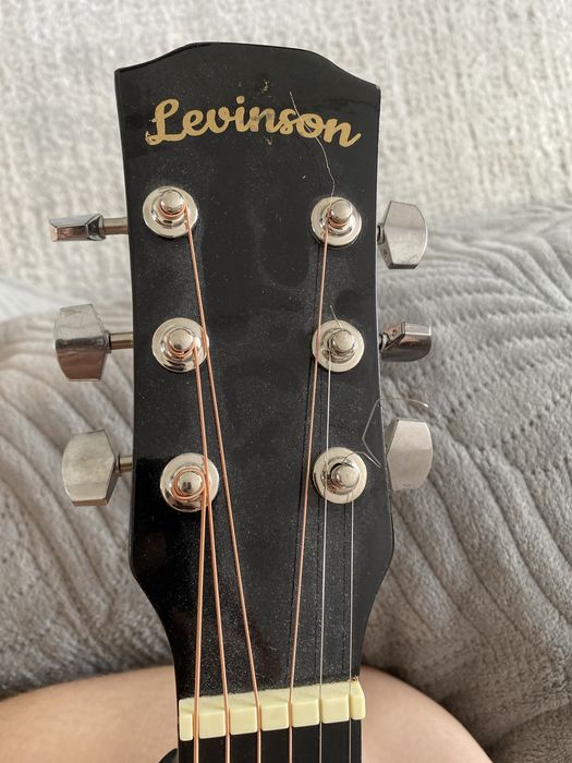 Продам гитару Levinson