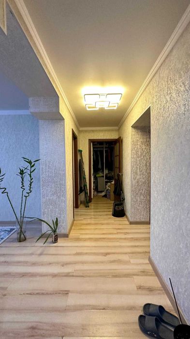 Продам зх комнатную квартиру.