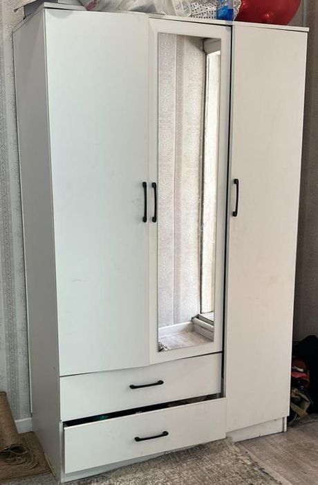 Шкаф для спальни либо прихожей