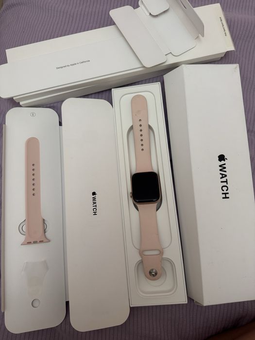 Продам apple watch model A2352  se 44 mm