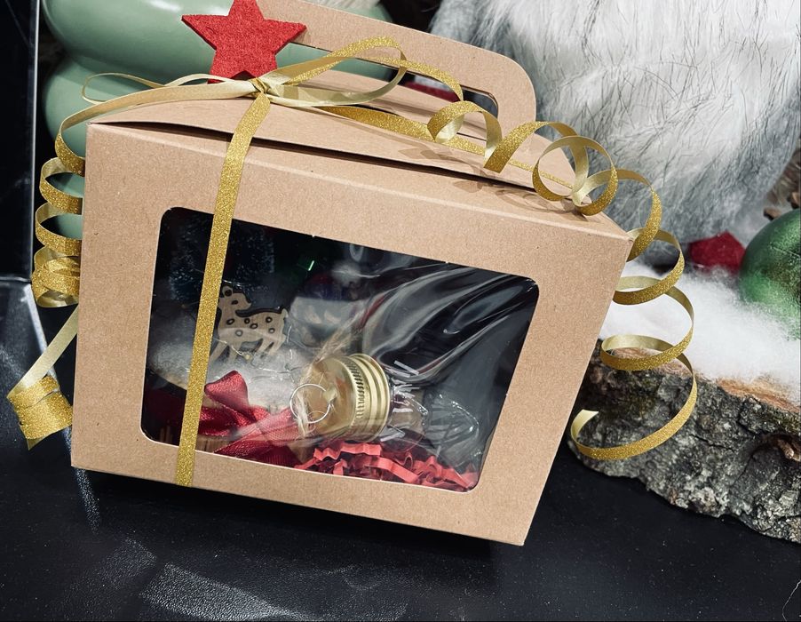 Коледни подаръчета и декорации