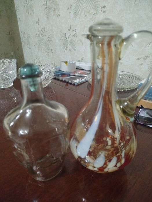 Два кувшина из стекла продаю