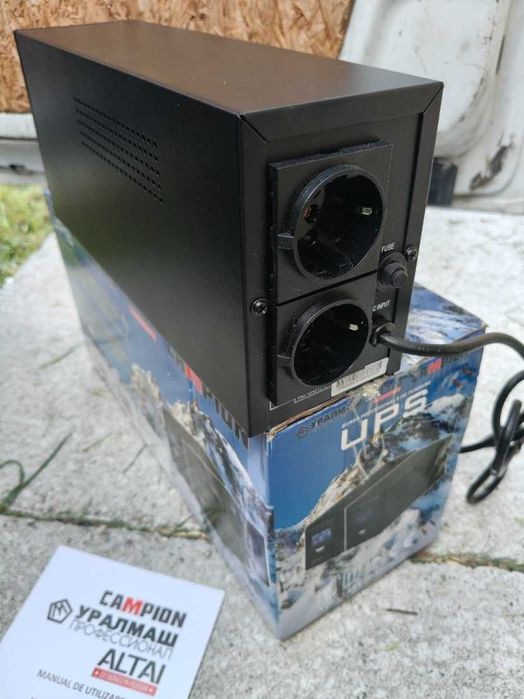 UPS sursa de curent 12v 220v Putere 600w cu acumulator incorporat si stablizator