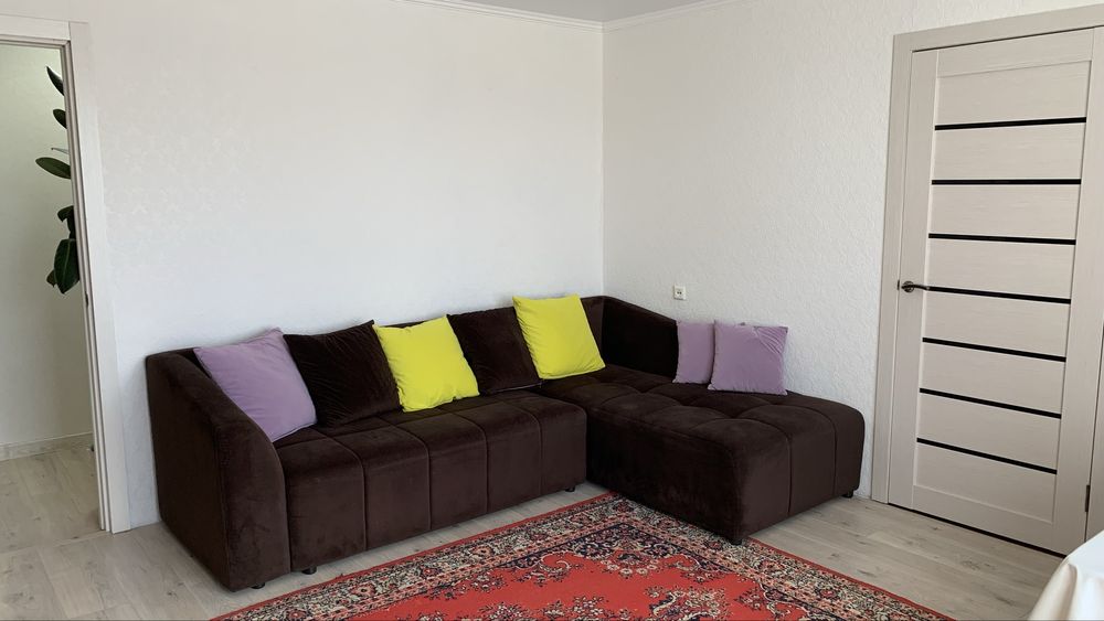 Продаю диван для гостинной