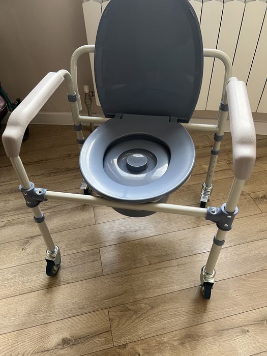 Санитарлық дәрет орындығы/ санитарный стул