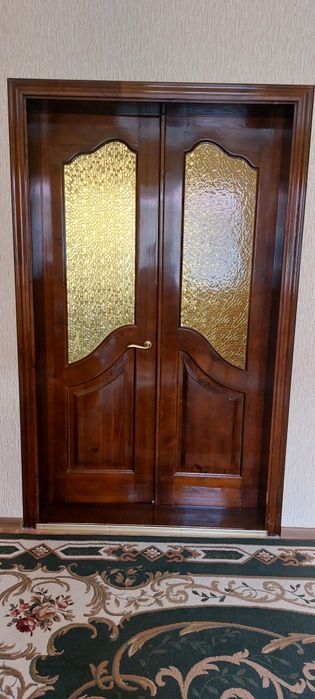 Двери из чистого дерева
