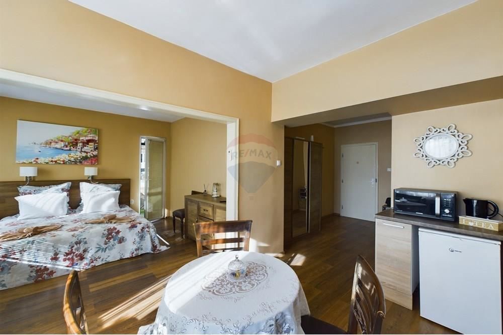 Продава се Четиристаен апартамент в Варна, Гръцка махала - 135 кв.м за 2438 €/кв.м - Снимка #2