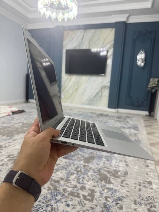 Macbook sotiladi sroshna