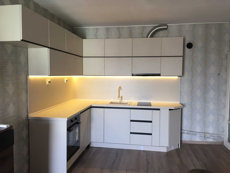 Мебели и кухни по поръчка. Обзавеждане за дома и офиса