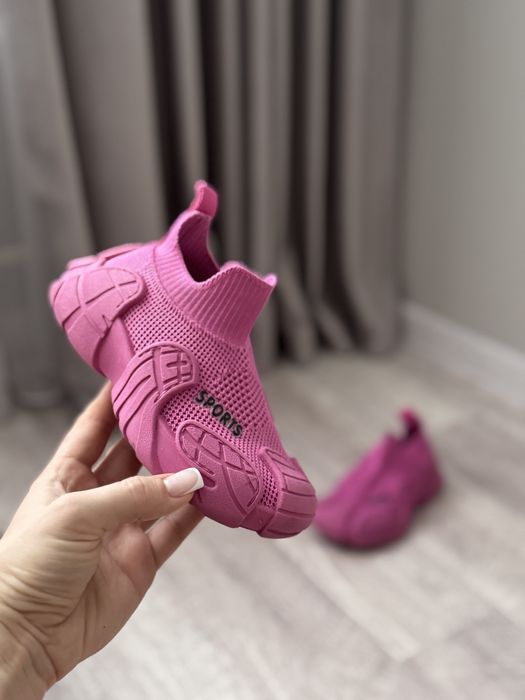 Продам обувь для девочки ( кроссовки, ботинки)