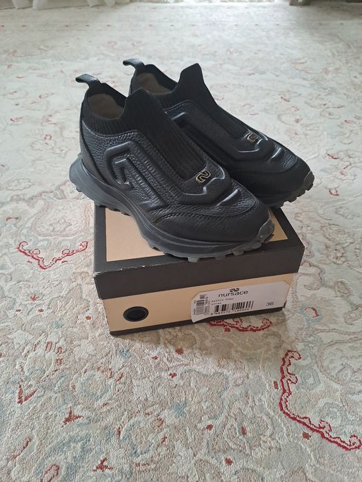 Продам кроссовки Nursace ,оригинал