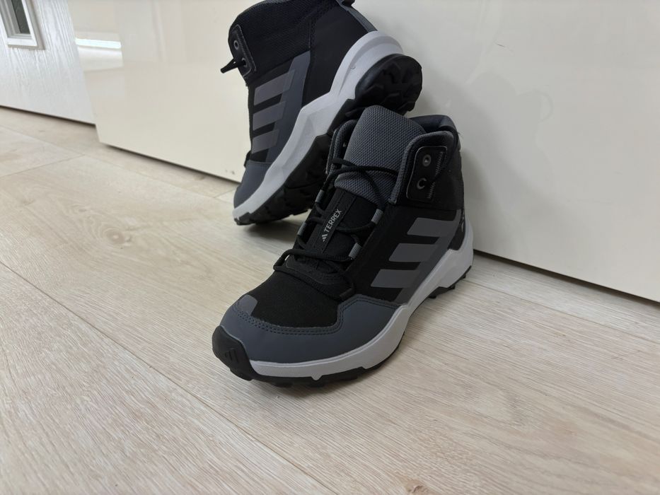 Продавам детски обувки Adidas Terrex, размер 37⅓ (23,5 см) - отлично състояние