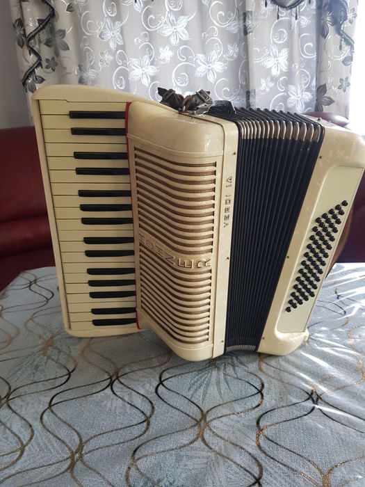 Vand acordeon hohner și flaut yamaha