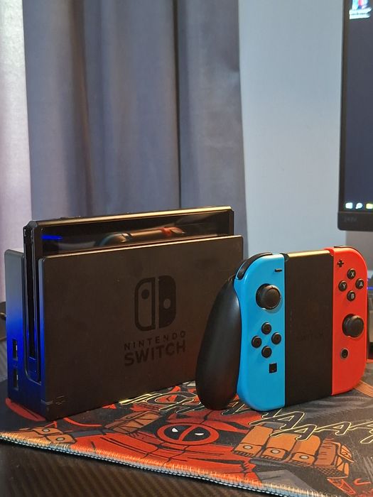 Nintendo Switch 1 със зарядно и игри