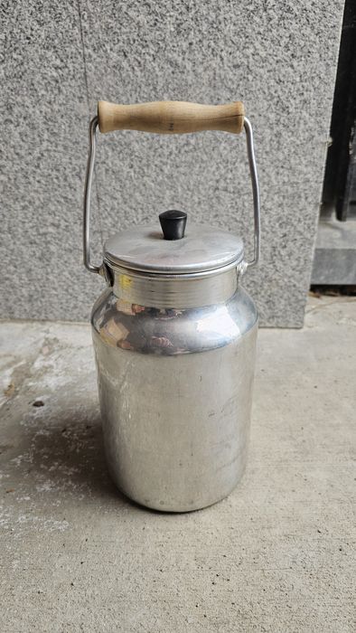 Стари социалистически уреди и съдове