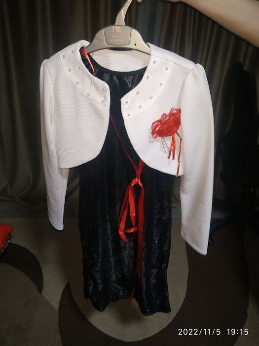 Платье нарядные . Размер разные.