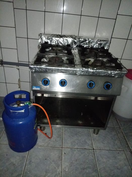 Vând aragaz industrial inox