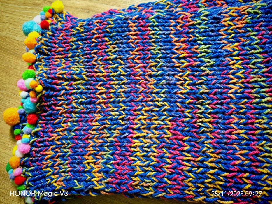 Ръчно изплетен пухкав зимен шал