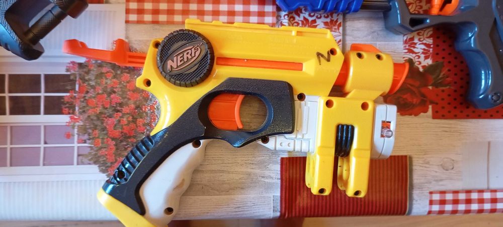 Пистолети NERF и VAPOR