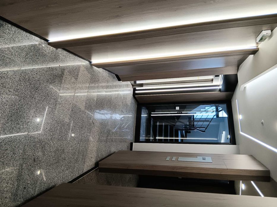 Дава се под наем Тристаен апартамент в Перник, Център - 125 кв.м за 600 € - Снимка #1