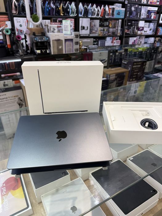 MacBook Air M2 13.6” 16/256GB 31sikl