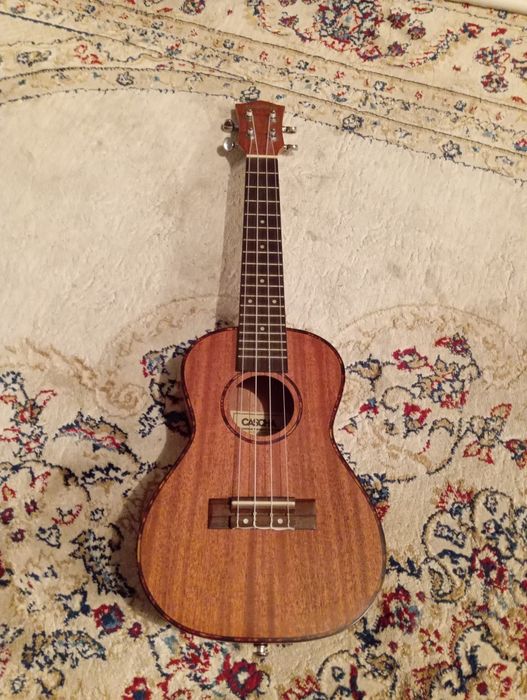 Укелеле сатылады почти жаңа