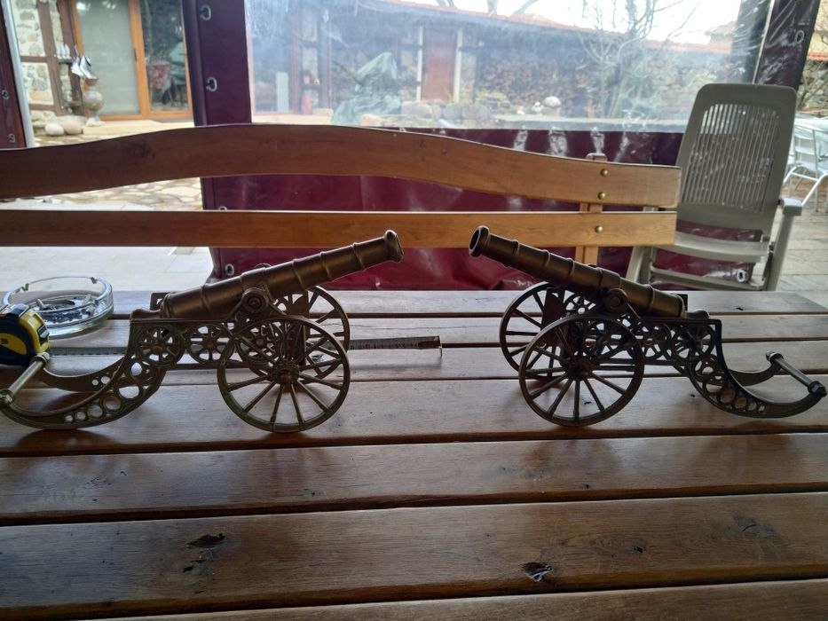 Продавам чифт огромни тежки старинни бронзови топове