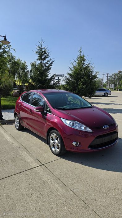 Ford fiesta   Titanium Magenta