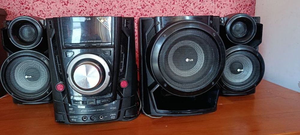 Muzikalni sentr sotiladi xammayogʻi ishledi tiniq. Narxi 3 million.