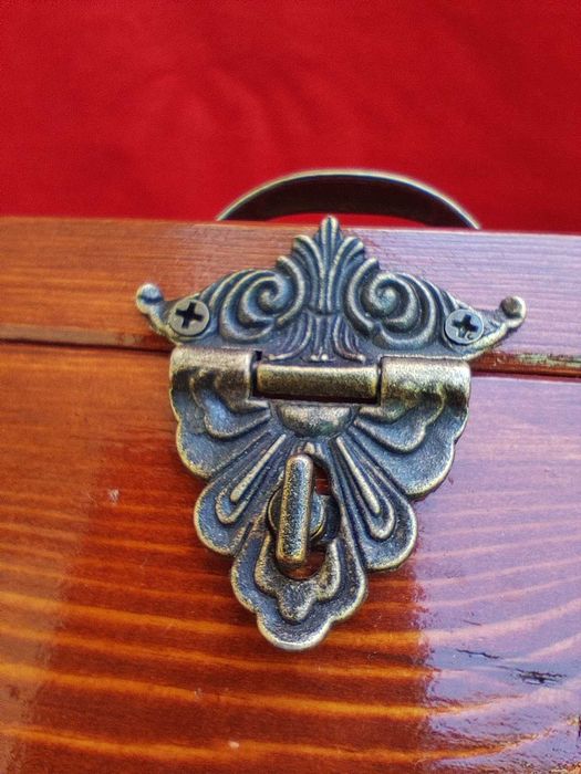 Шкатулка -сундучок ручной работы