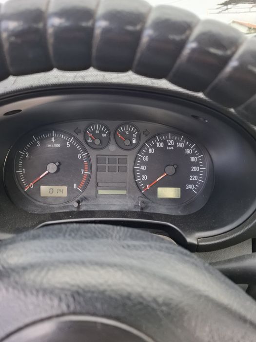 Seat Toledo 2002 година 1.6 бензин, на части