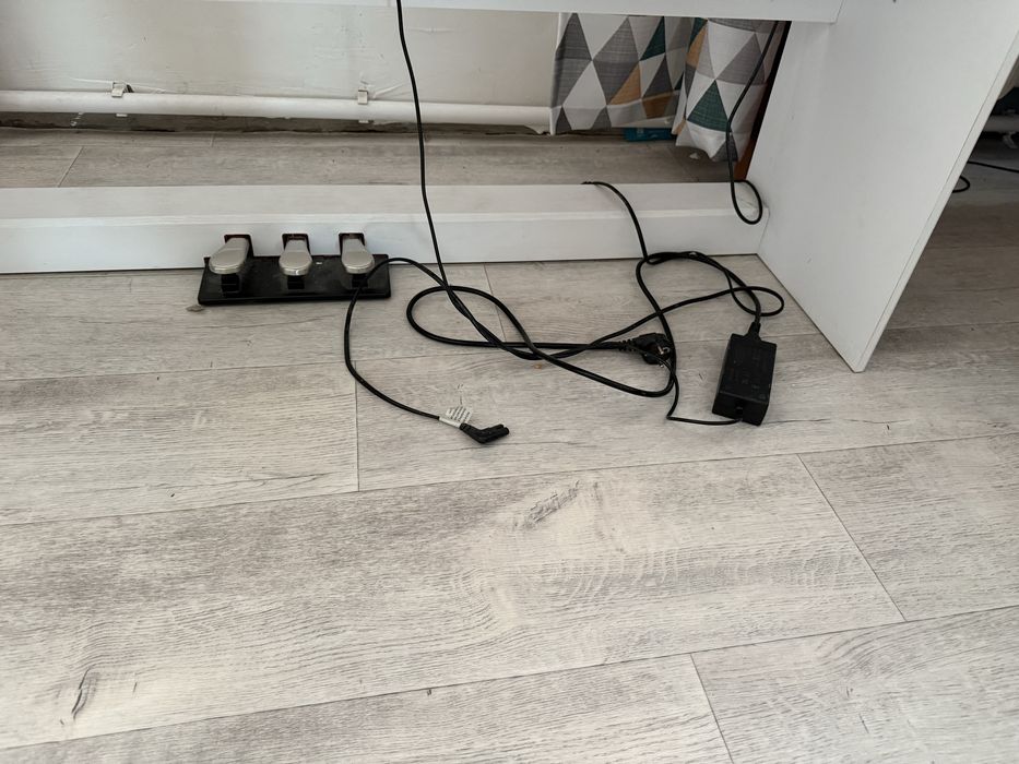 бу; электроный пианино