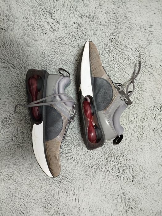 Adiasi NIKE gri roșu Unisex marimea 38