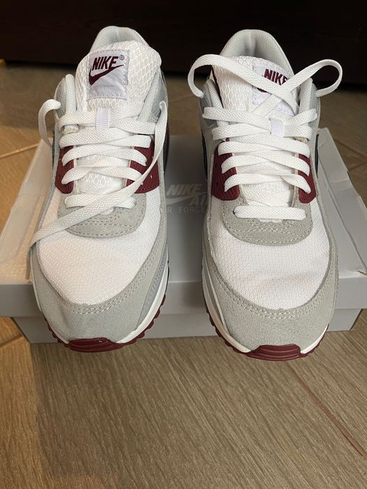 Чисто нови обувки Nike Air Max 90