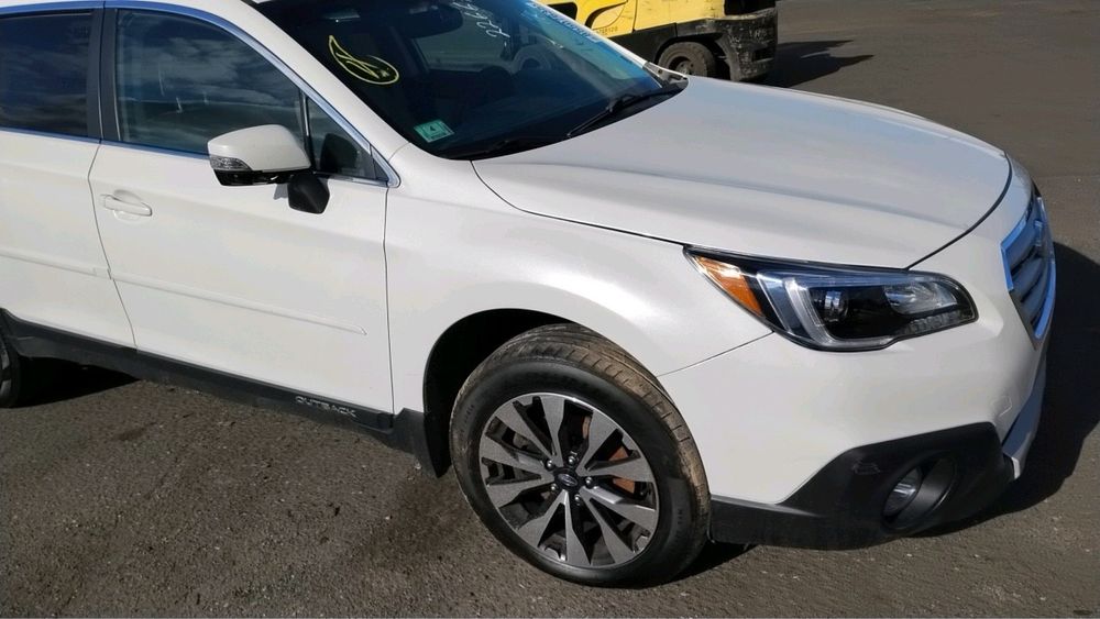 Subaru outback белого цвета