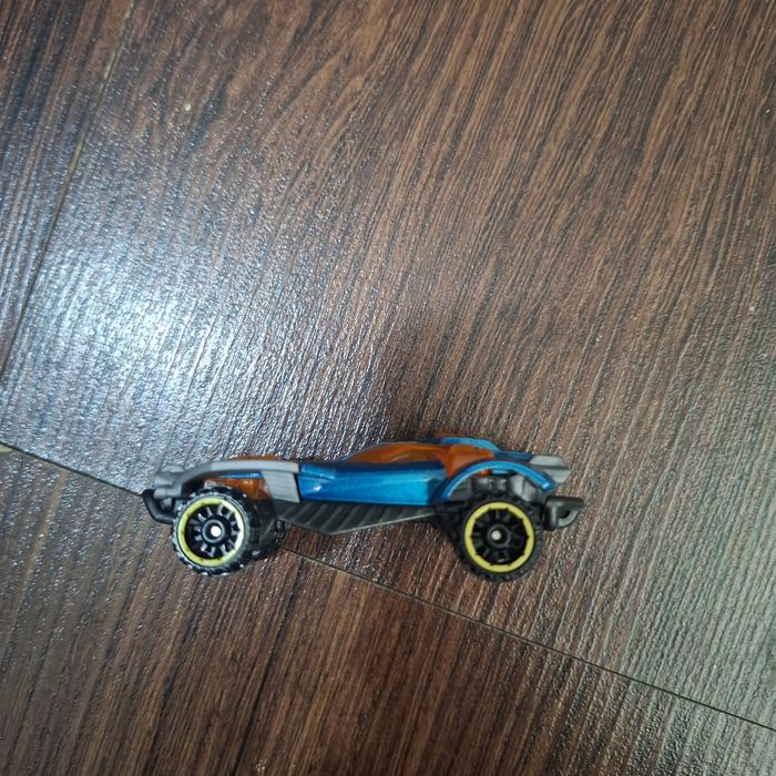 Машинка игрушка.