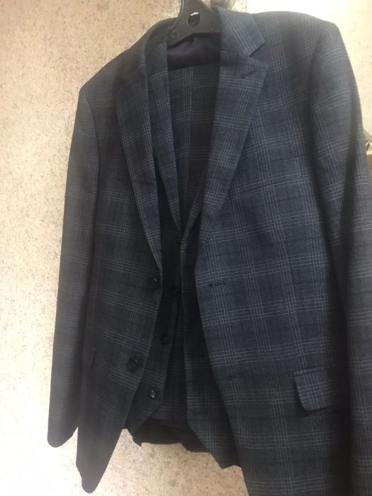 Продам костюм новый