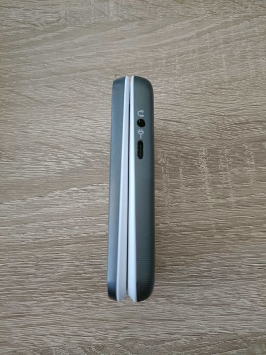 Telefon mobil pt seniori DORO L30.