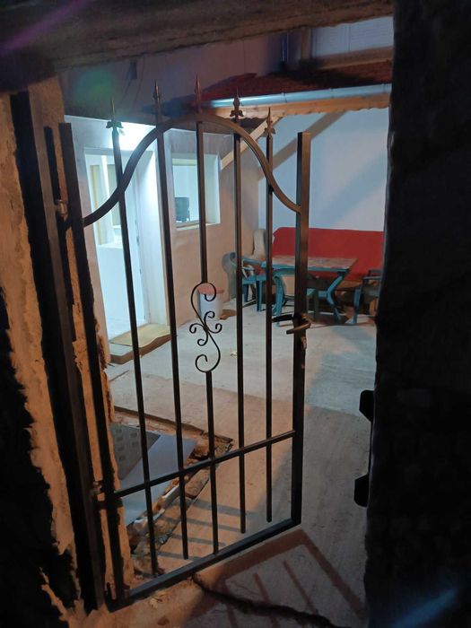 Продава се Къща в Елхово - 420 кв.м за 596 €/кв.м - Снимка #1