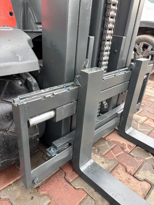 Stivuitor - Motostivuitor Linde H25T-01 TRIPLEX An fabricație: 2010