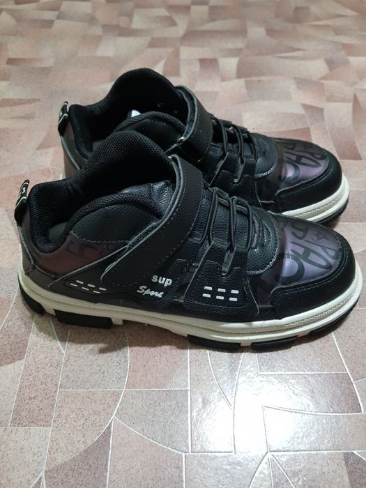 Кроссовки на мальчика