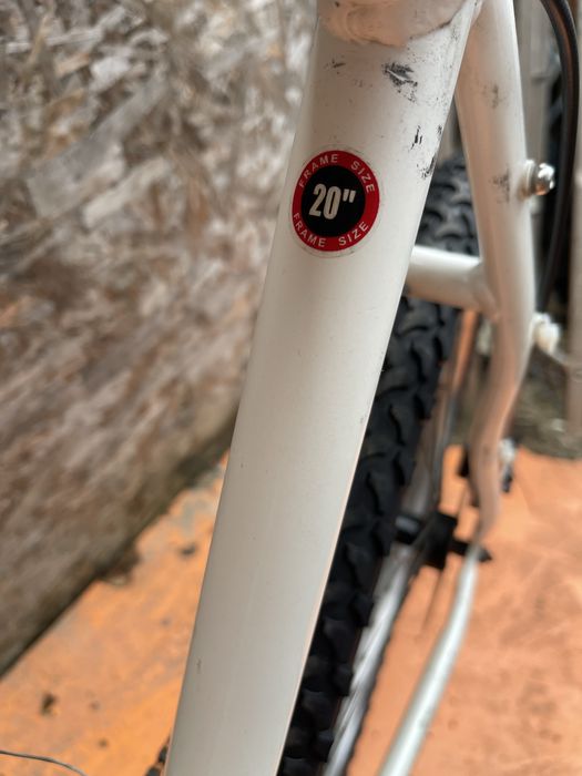 Bicicleta apollo evade frane pe disc roti 26” cadru aluminiu