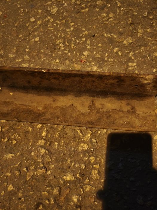 Продам уголки 8на8 3м