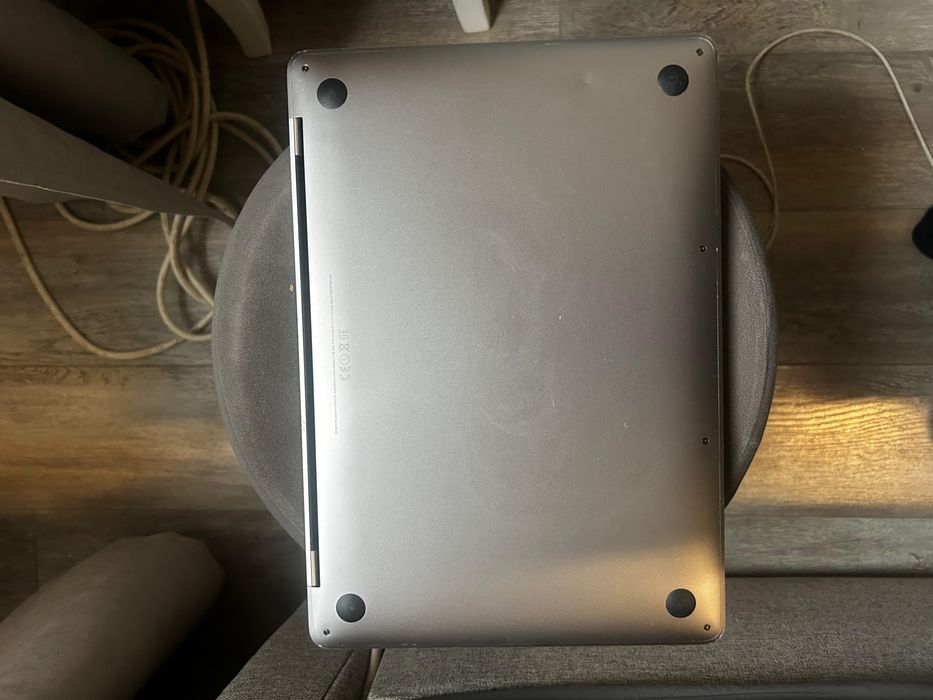 MacBook Pro 13” 2017 i5 / 8GB / 121GB SSD – stare bună