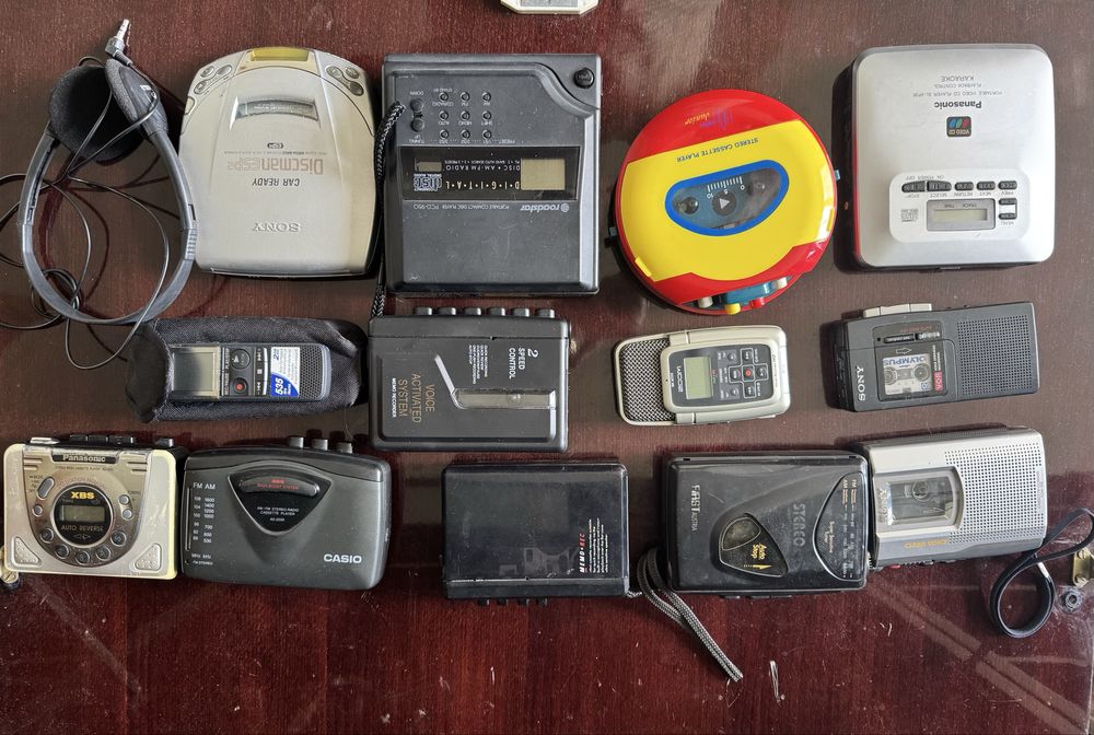 Colectie de walkman-uri si reportofoane
