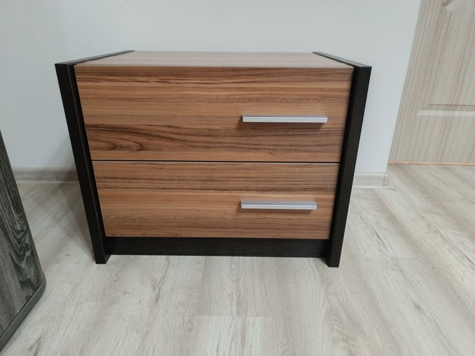 Стефани. Прикроватная тумба