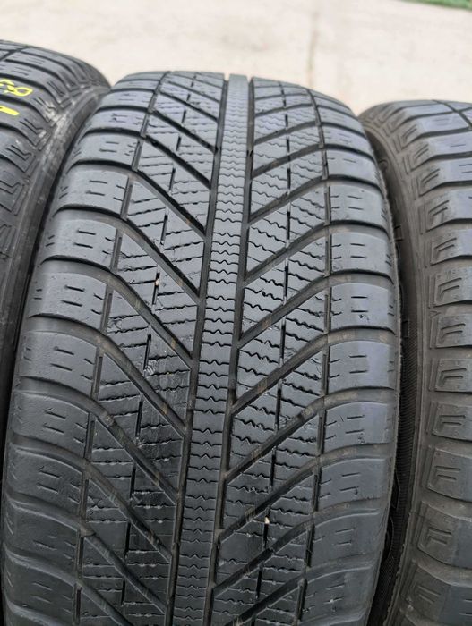 205/55 R16 • All Season • Goodyear Vector 4Seasons 94V | 2 buc | Pret/buc