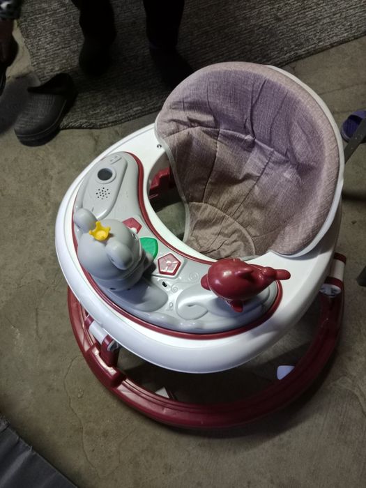 Коляска,кресло -шеслонг и ходунки