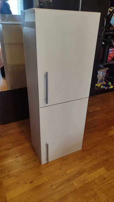 Dulap 2 uși culoare bej 110/40/25 
Înălțime/lățime/adân